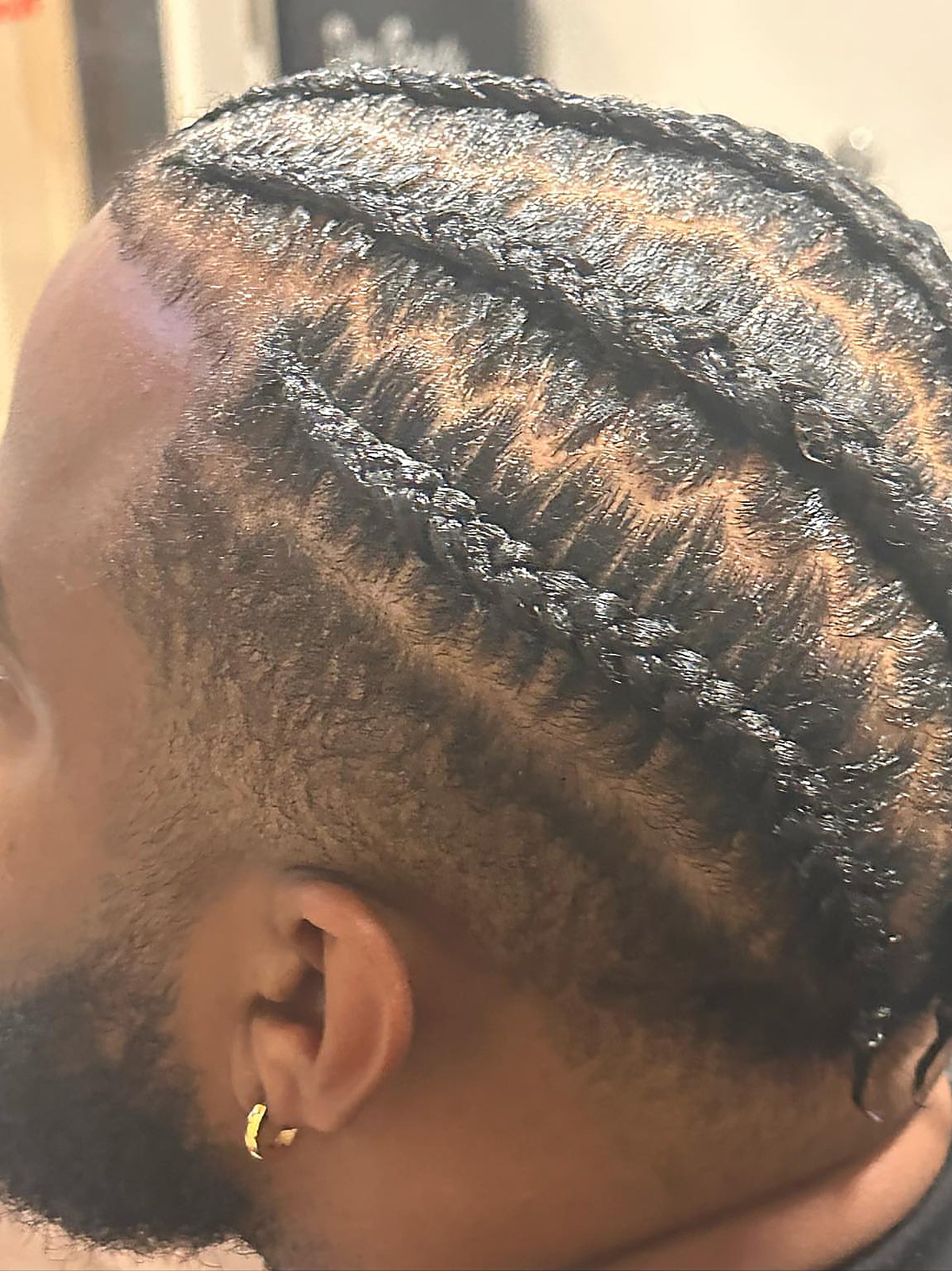 Men’s cornrows in profile — Rows braided straight back along the side